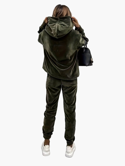 Women's casual tracksuit set with hoodie and jogging pants – Casual street style for everyday and travel