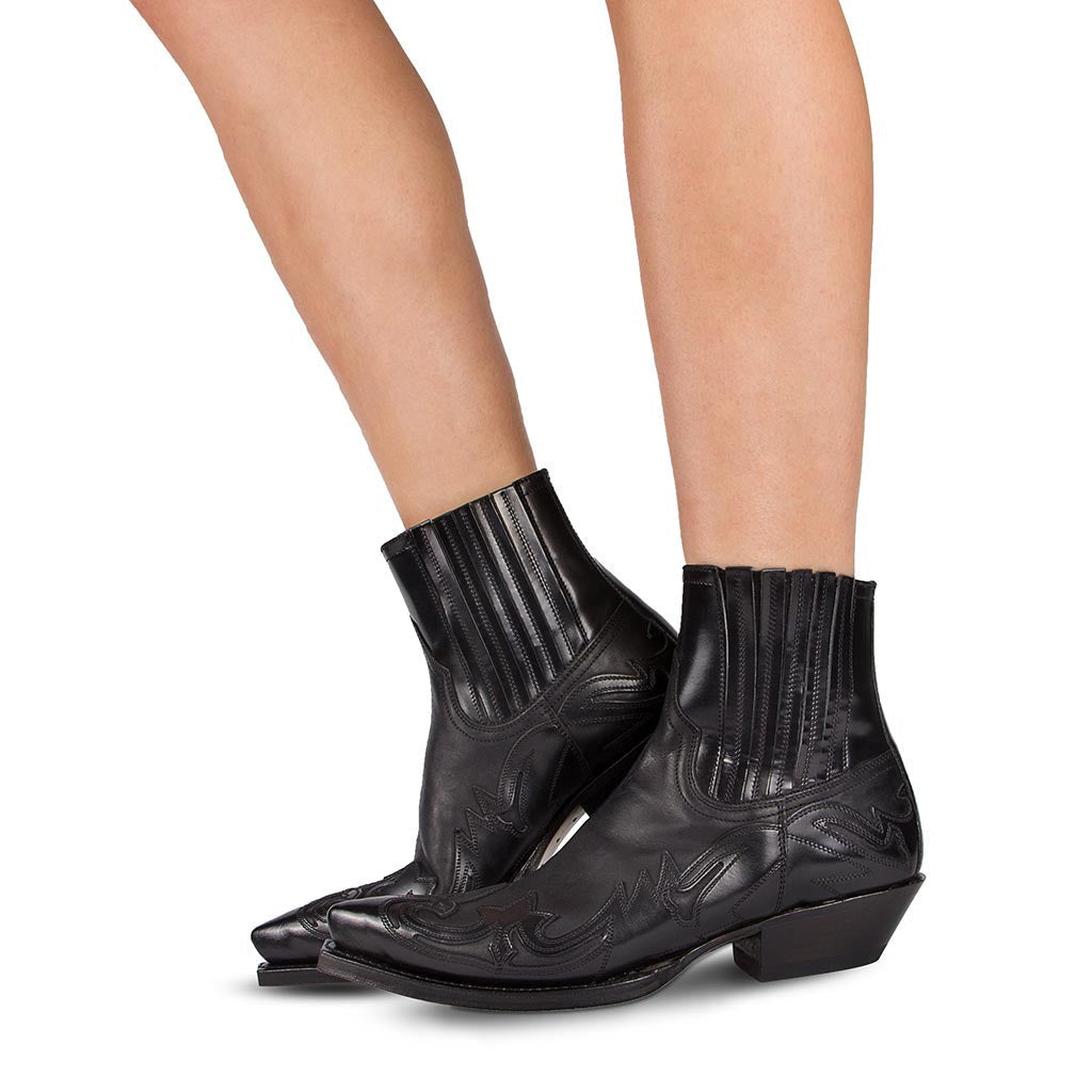 Reginald – Neutrale Martin Cowboy-Stiefel mit handgeriebener Farbe