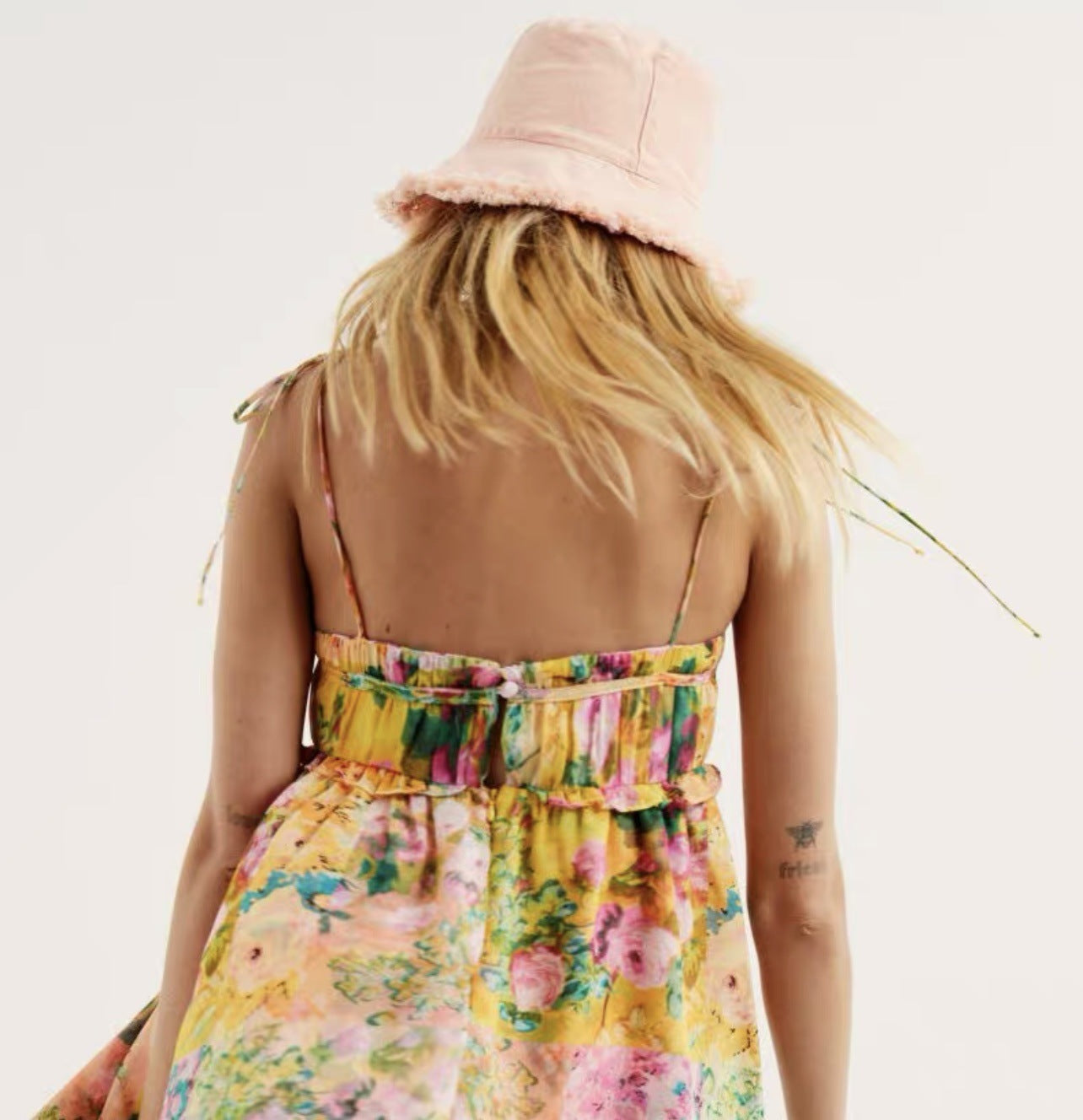 Susan – Y2K Blumenmuster Trägerkleid für den Sommer mit Rüschen für den Strand