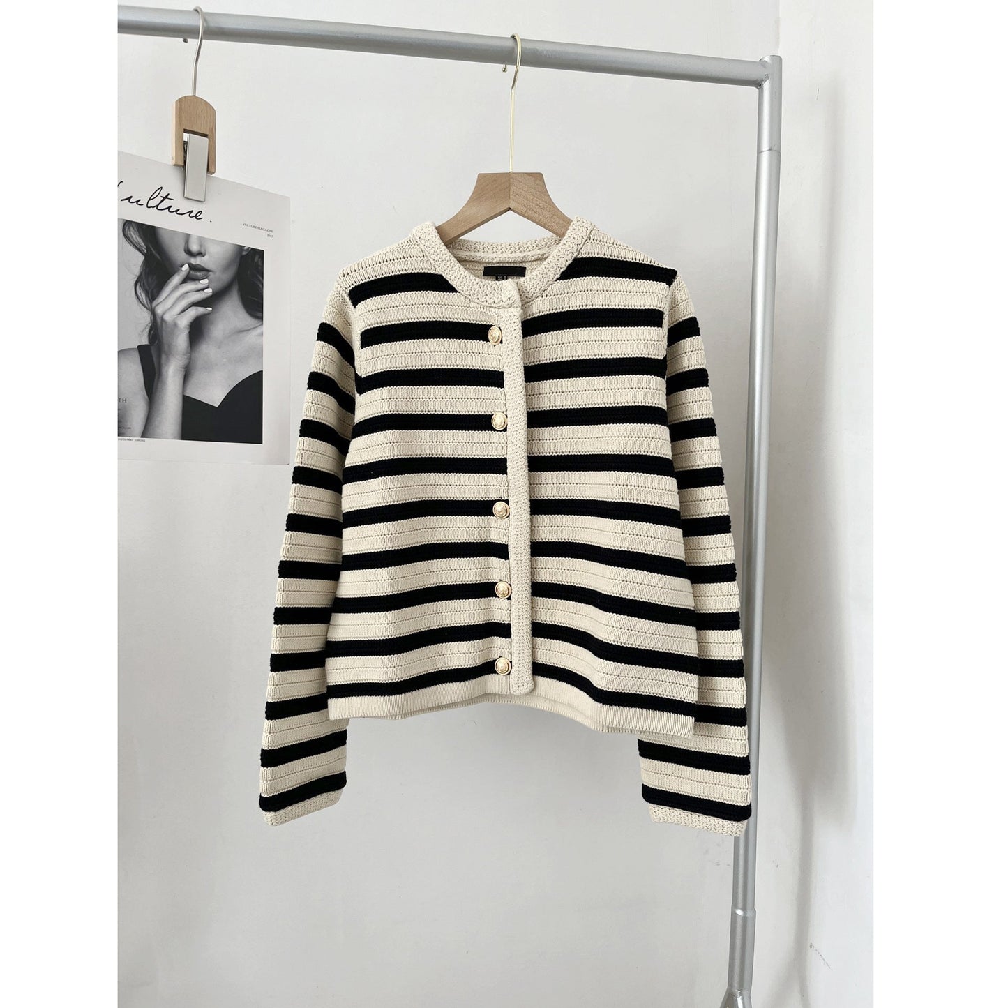 Jacqueline – Schlanker Damenstrick-Cardigan mit Streifen