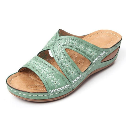Holly – Bestickte Damen Sandalen und Hausschuhe