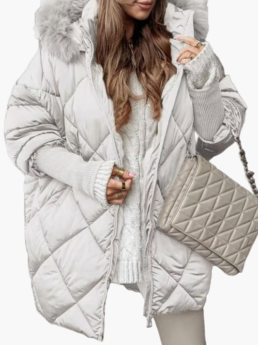 Women's winter quilted jacket with hood and oversize look – fashionable outdoor jacket for cold days