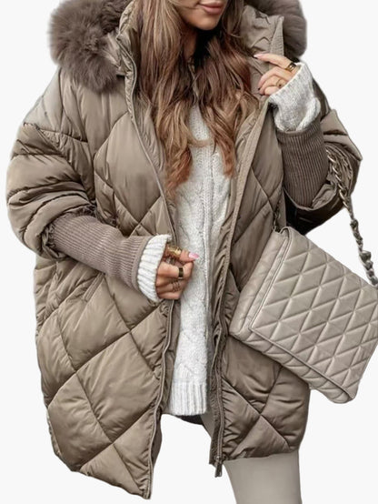 Women's winter quilted jacket with hood and oversize look – fashionable outdoor jacket for cold days