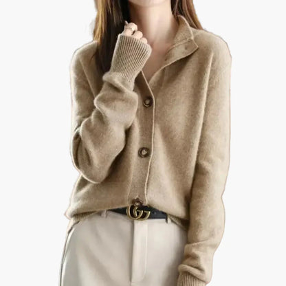 Women's knitted cardigan in modern style with button placket – versatile cardigan for everyday and office use