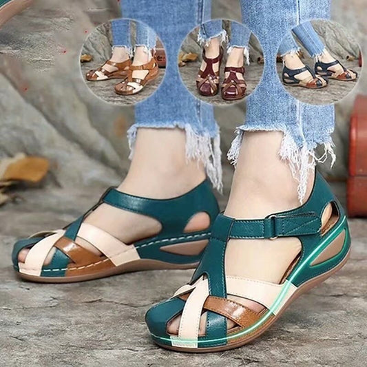 Joanne – Retro Sandalen mit Keilabsatz